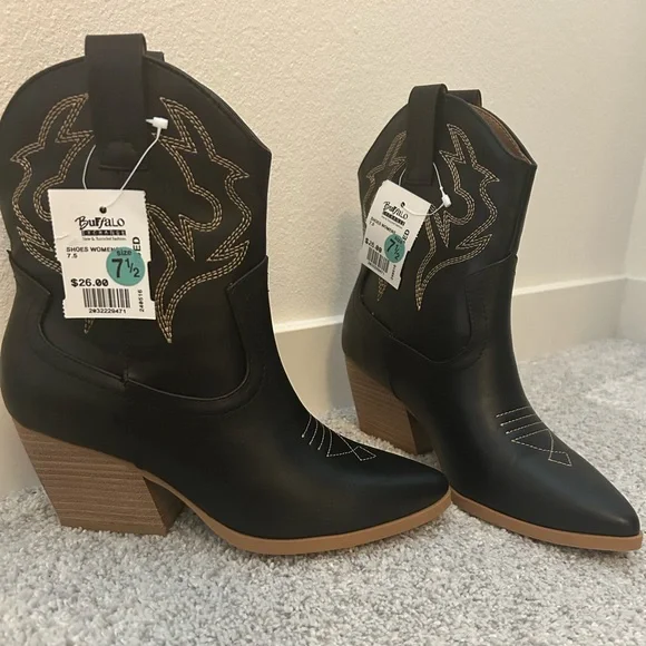 Soda Black Cowboy Boots